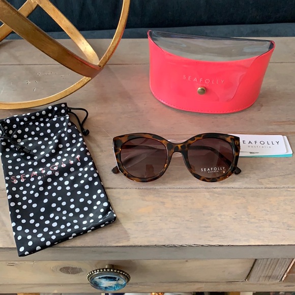 Seafolly Accessories - NWT Seafolly Long Beach Cat Eye Sunglasses